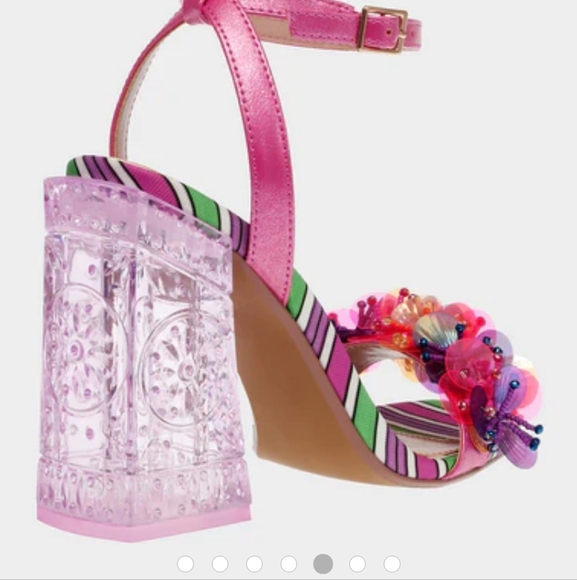 Shoes - Picture 2 of 4